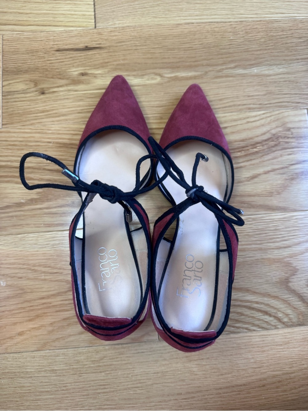Franco Sarto Darlis Pumps in Burgundy Suede with Black Accents - Picture 5 of 6